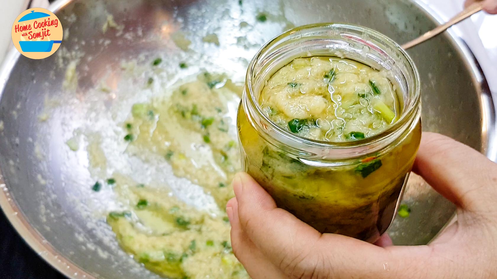 storing ginger Bottle of freshly made ginger scallion sauce over a pan.