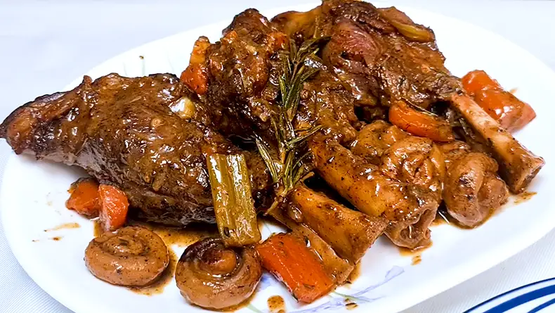 other shanks Three lamb shanks on a serving plate.